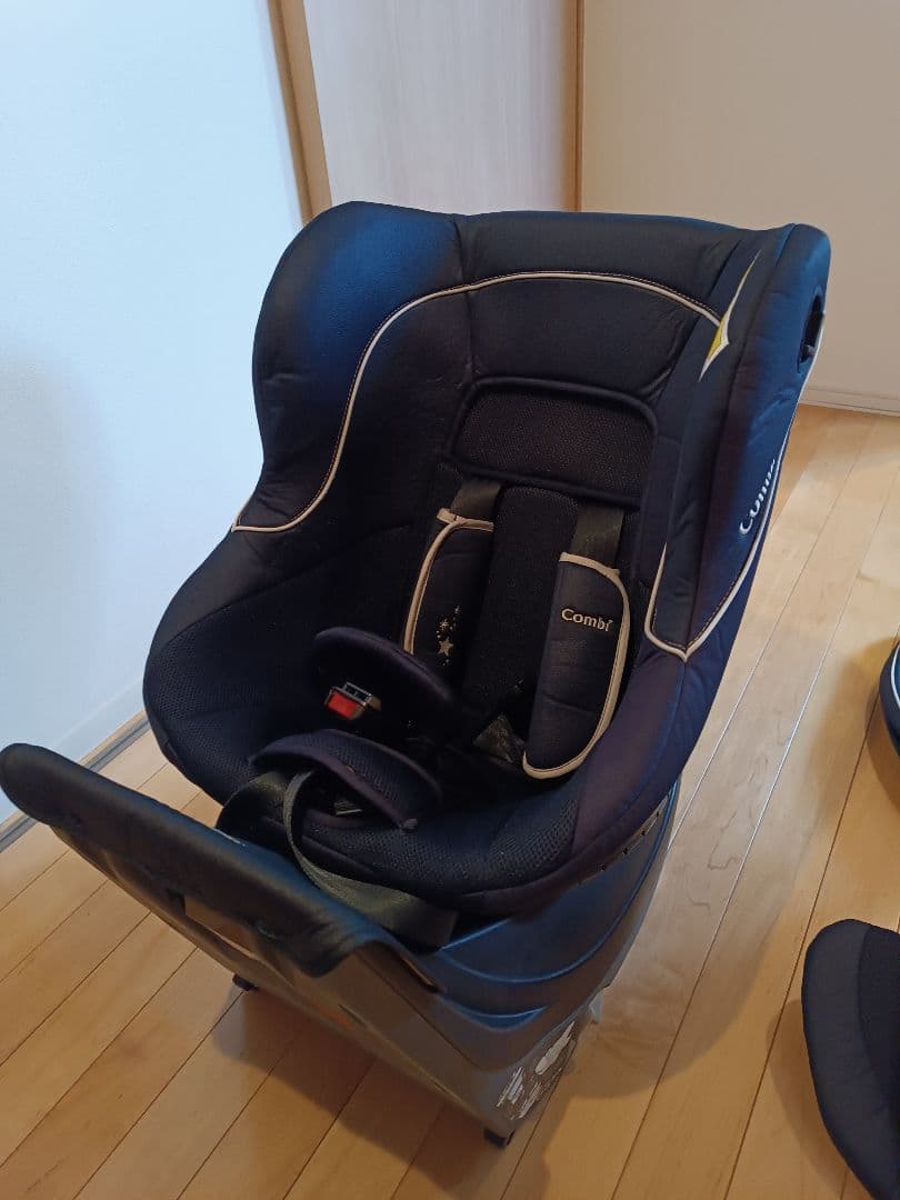 Combiチャイルドシート クルムーヴネイビーISOFIX回転式 CG-CIG