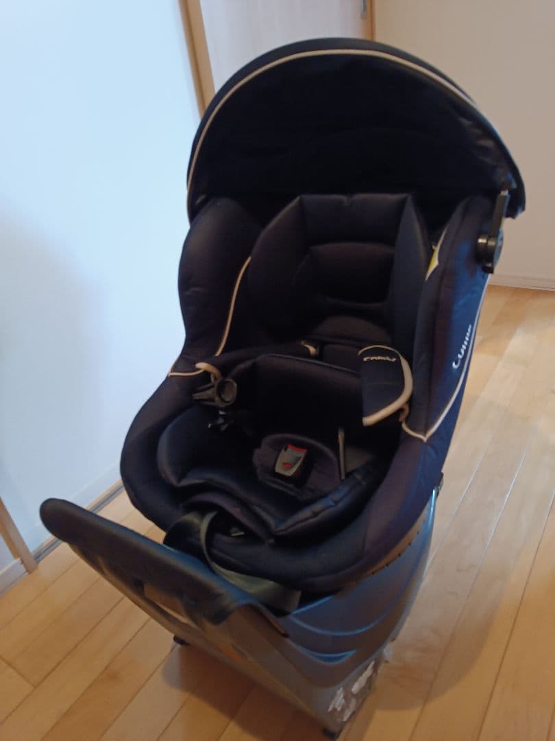 Combiチャイルドシート クルムーヴネイビーISOFIX回転式 CG-CIG