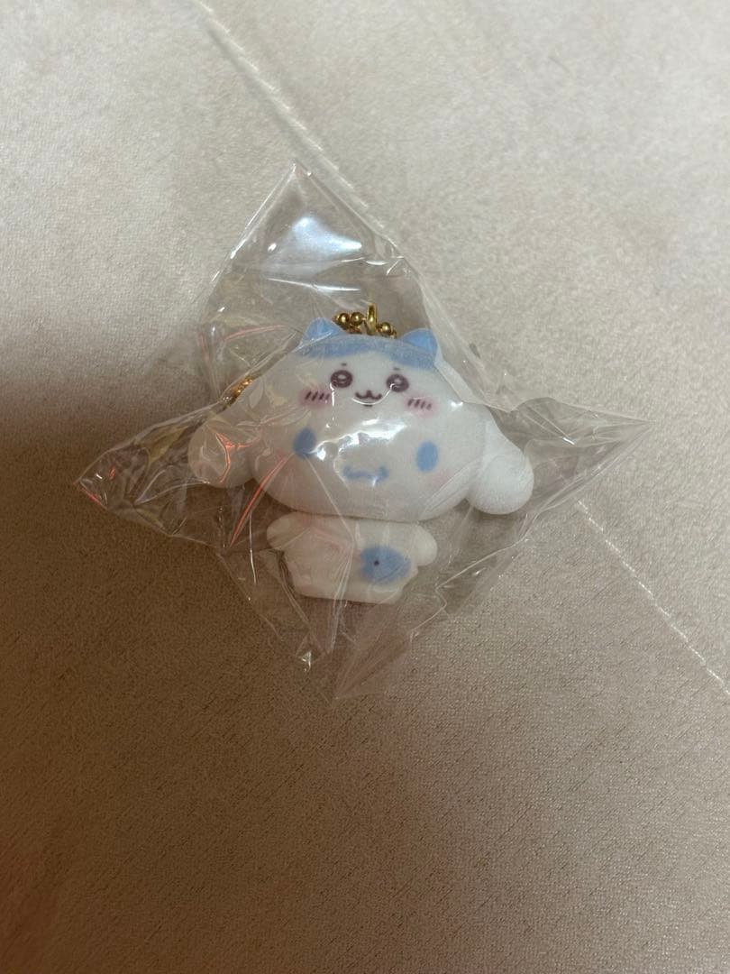 ちいかわ×サンリオ ハチワレ シナモン キーホルダー フロッキー