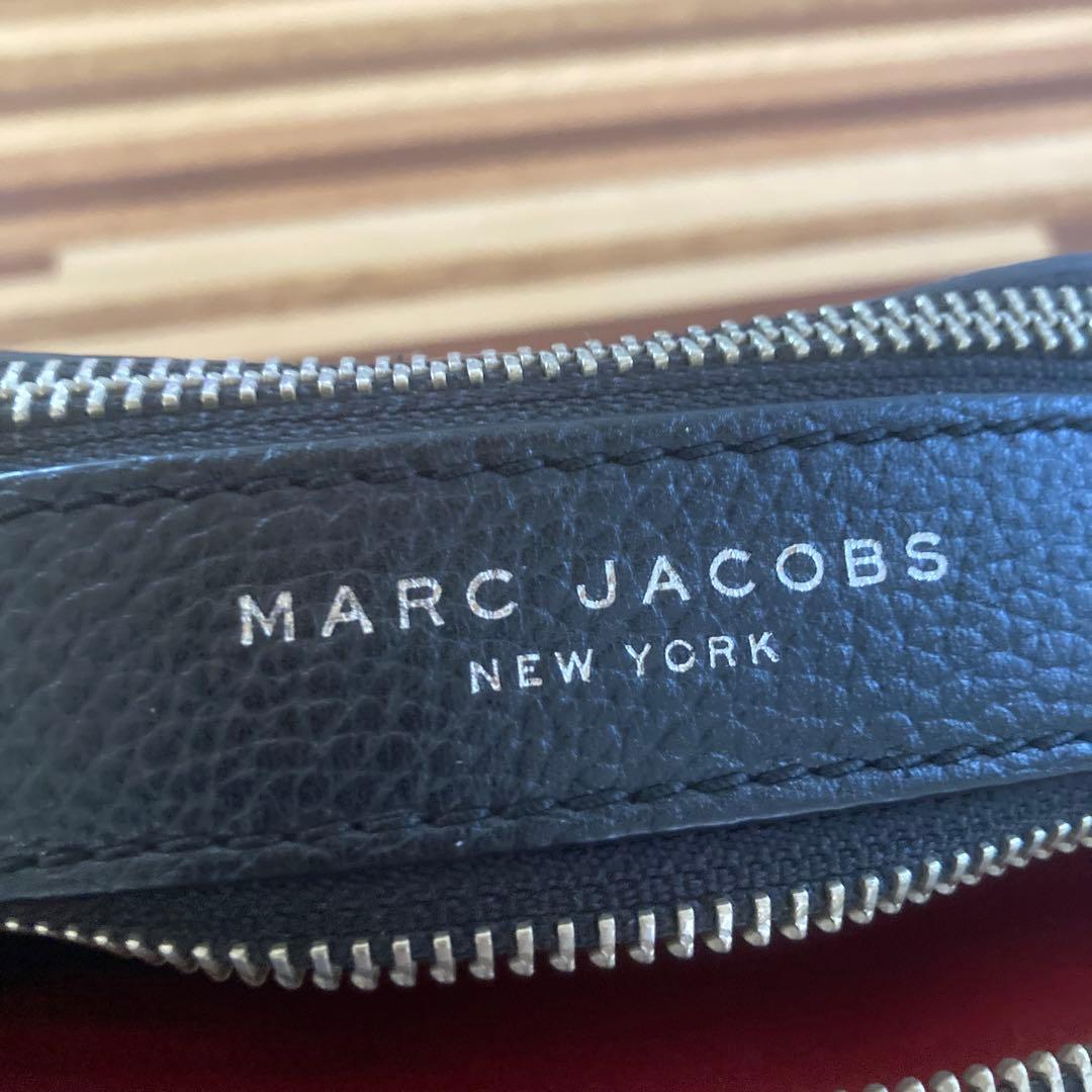 MARC JACOBS ブラックレザーショルダーバッグ