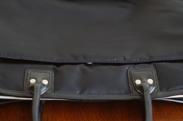 ビジネスバッグ　黒 　Ｂ４　２ＷＡＹ　軽量　ＰＣ ポケット多数　多機能　ベルト付