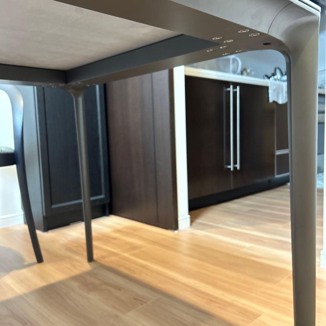 年始セール‼️arlflex ダイニングテーブル95万円 ダイニングテーブルのみ‼️