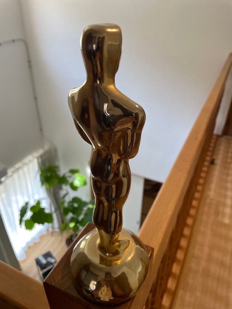 アカデミー賞】オスカー像 金属製 約25cm【OSCAR】ずっしり重い！