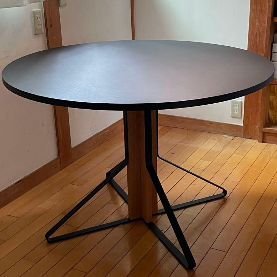 アルテック カアリ 円形ダイニングテーブル