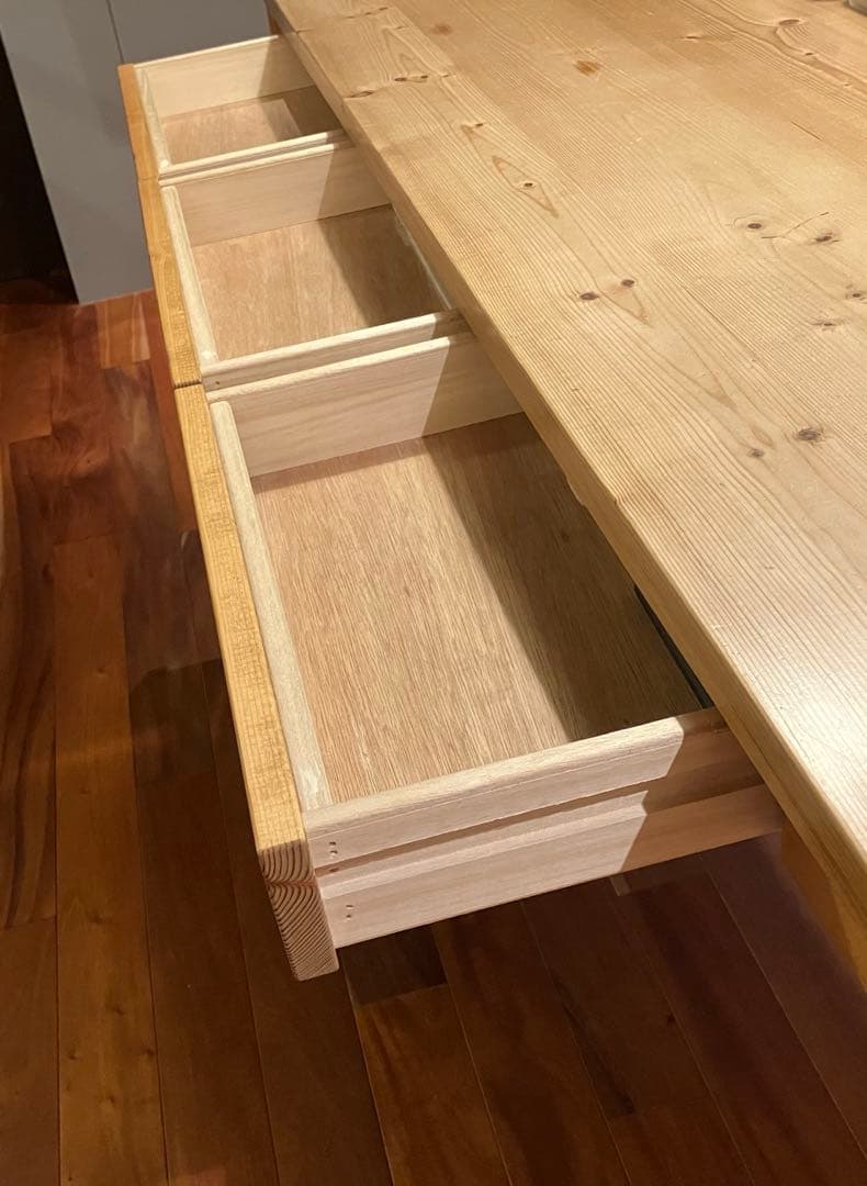 無垢材木製ダイニングテーブル 引き出し付き