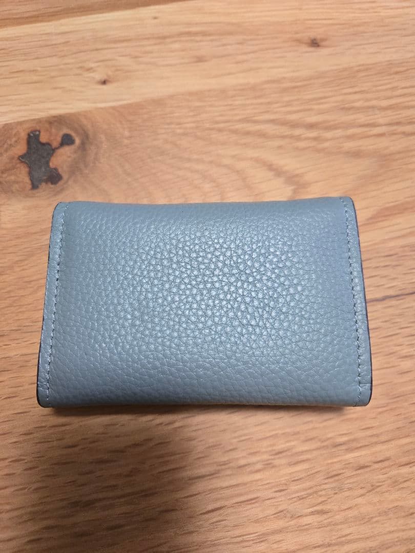 トリーバーチ　ミニウォレット　水色