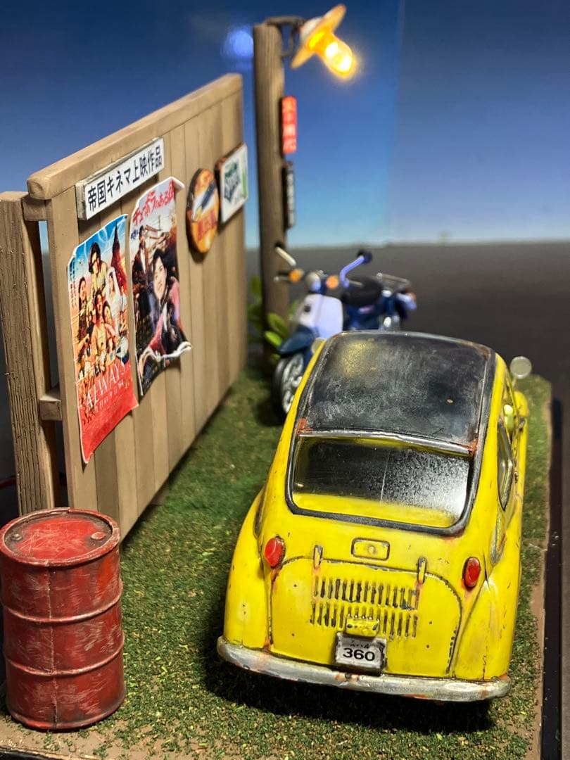 1/32 自作ジオラマ完成品 スバル360&カブ 昭和レトロな風景 LED照明