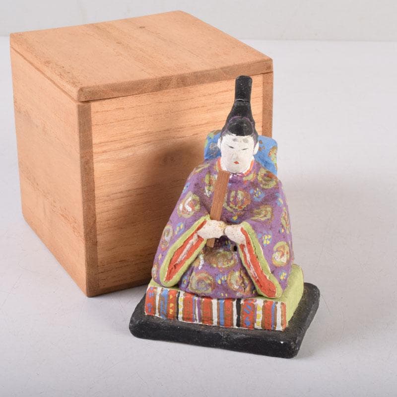 茶道具　色絵　御内裏様形　香合　在銘　時代箱　V　8455 茶道具 色絵 御内裏様形 香合 在銘 時代箱 V 8455