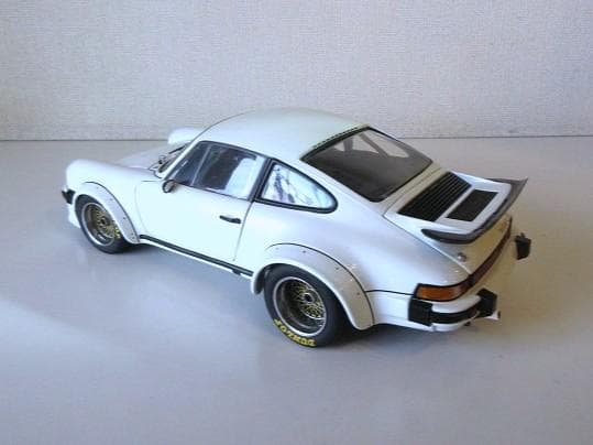 値下 exoto (1/18) ポルシェ 934RSR
