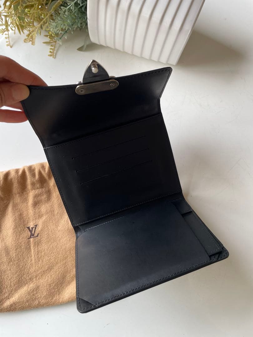 ルイヴィトン ヴェルニ モノグラム ポシェット・クレア ブラック