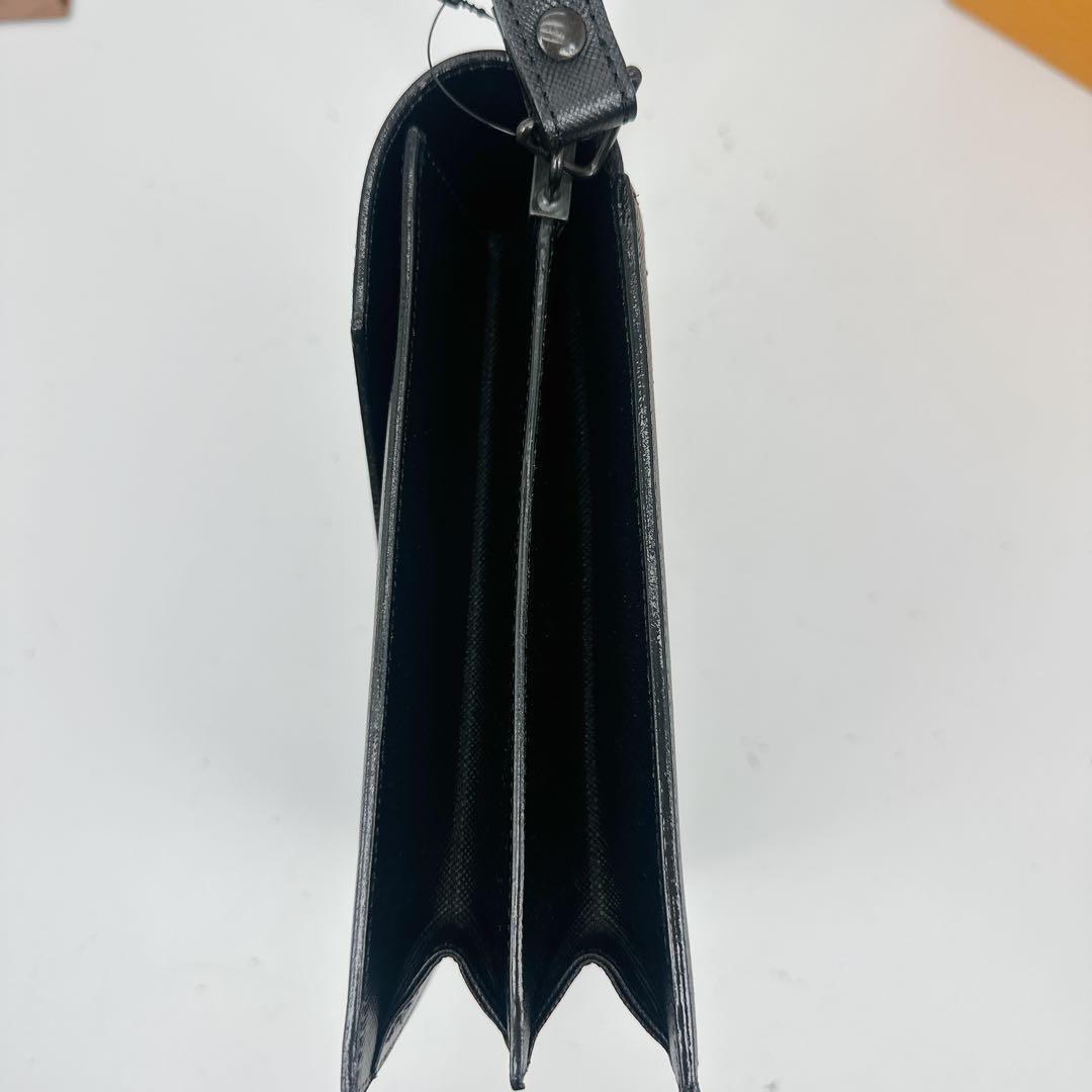 イヴサンローラン　ブラック　レザー　カサンドラロゴ　ワンショルダーバッグ　黒