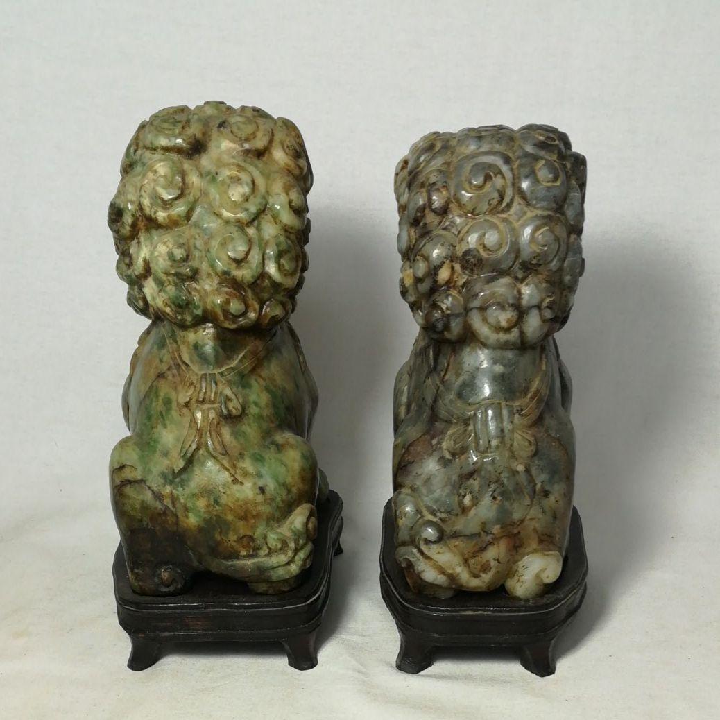 時代 中国美術 翡翠 和田 碧玉 古玉 雕刻 獅子 一対 台座付
