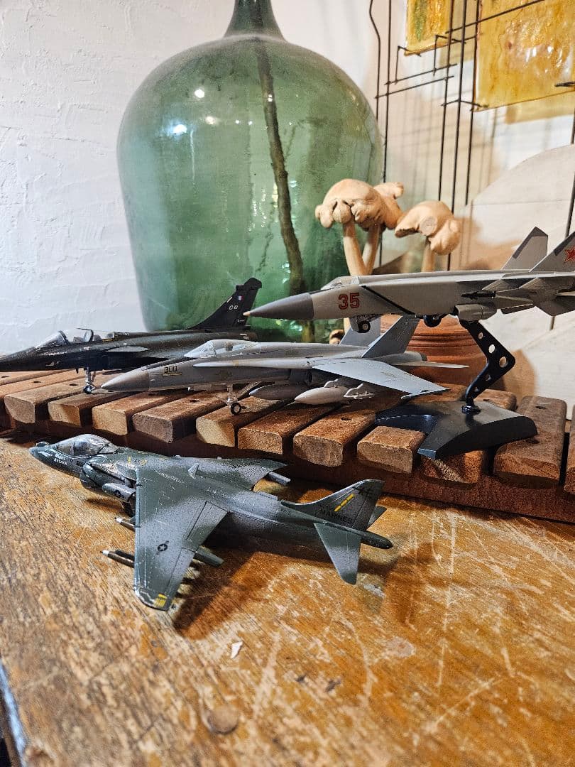 模型　プラモデル　飛行機　戦闘機　ハリアー　ホーネット　ダッソー　フォックスバッ