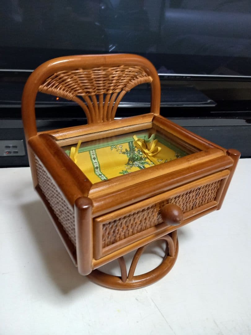 非売品　メナード　ノベルティ　ラタン　ガラス　ディスプレイ　ケース　美品