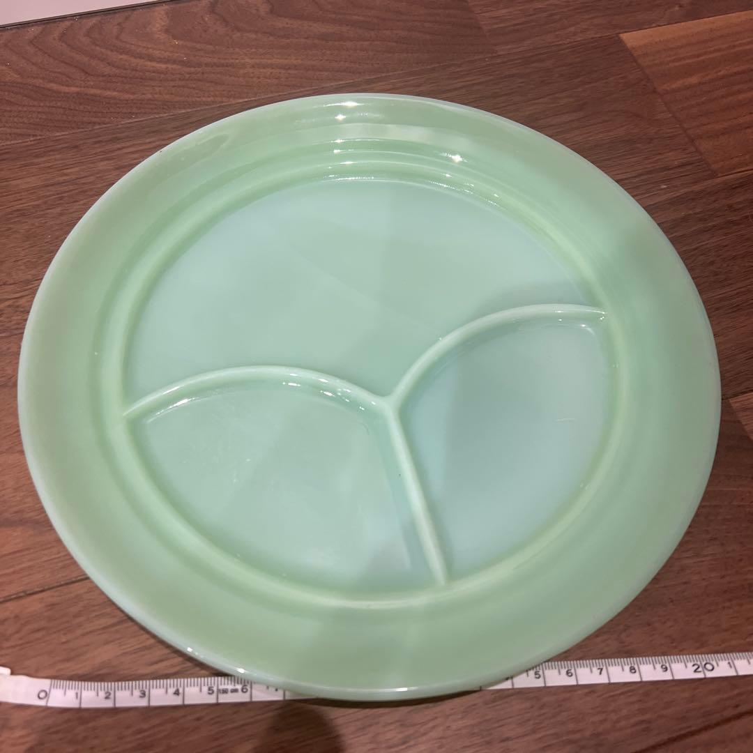 ファイヤーキング　ジェダイ初期　ライトグリーンの分割プレート Fire-king ジェダイのディナープレートは前期モデルと後期モデルで