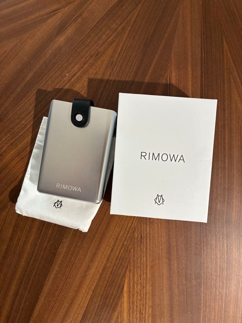 RIMOWA メタリックケースのトランプ