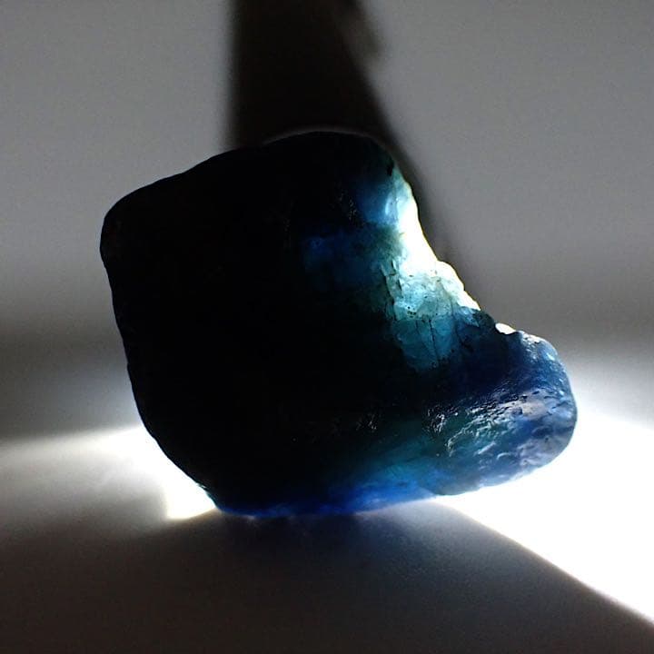 ブラジル/ミナスジェライス産】サファイア原石