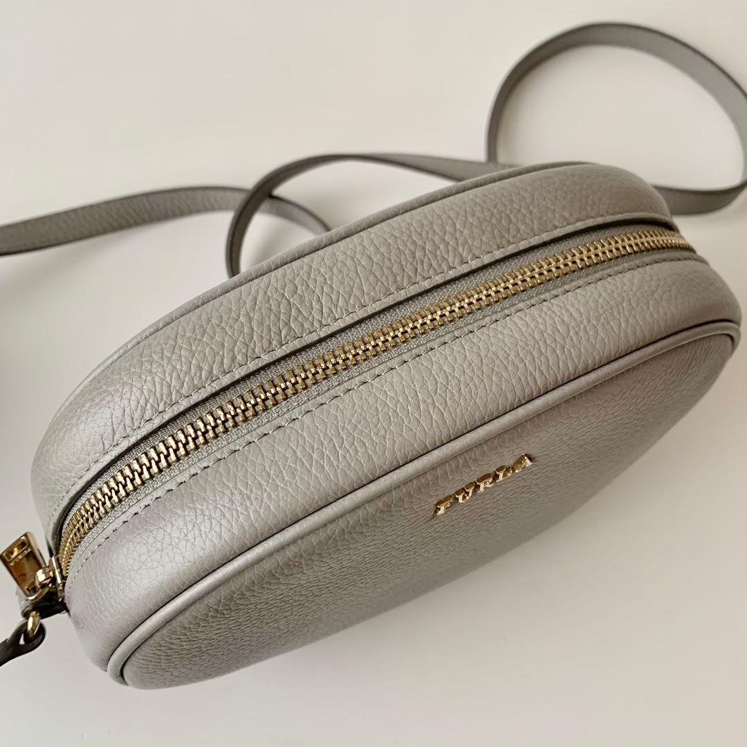 【FURLA】フルラ　ショルダーバッグ　カメラバッグ　グレー　ライトグレー