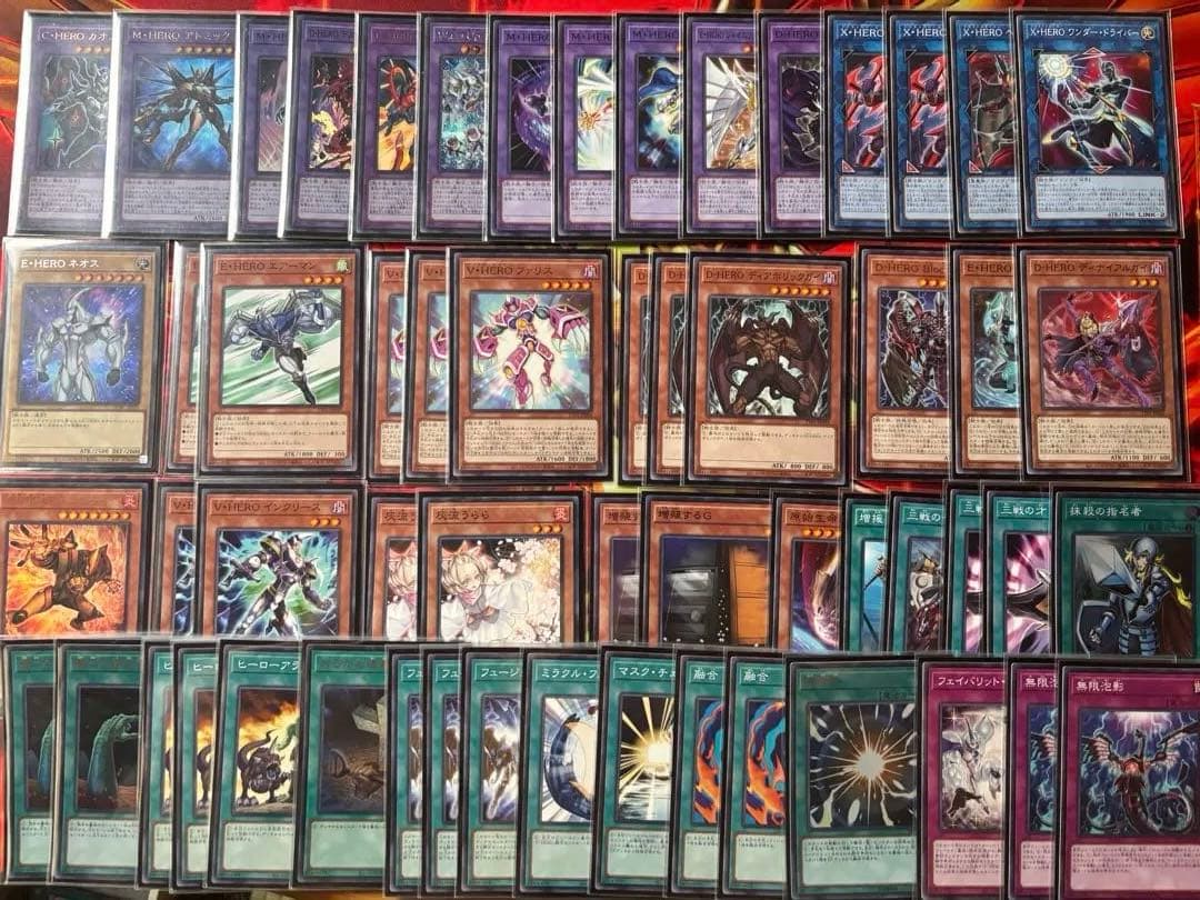 遊戯王デッキまとめ売り　青眼の白龍　ブラック・マジシャン・ガール　HERO 他