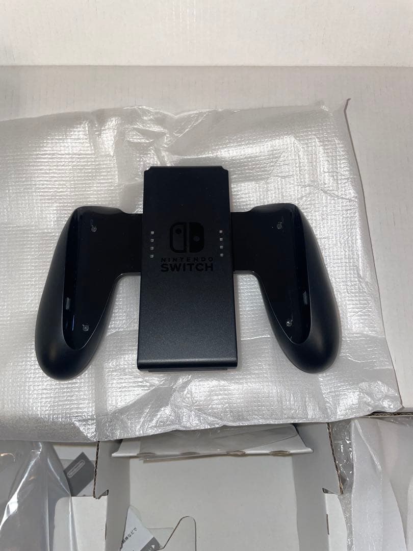 任天堂　Switch　本体　カセット10個　コントローラー　カバー付き