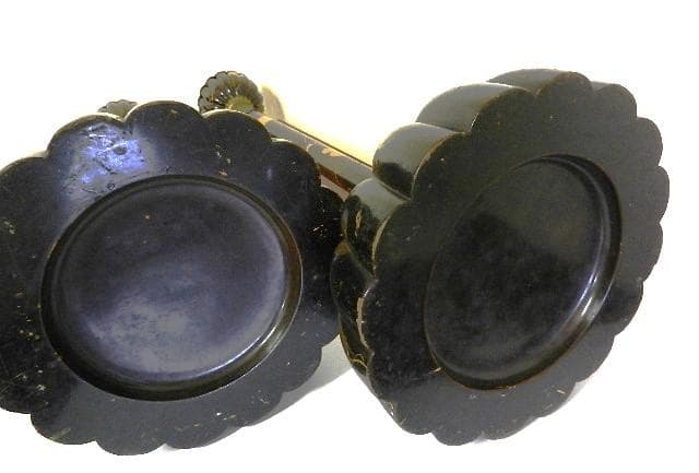 木地黒漆塗金蒔絵菊型燭台一対」（江戸末期～明治のアンティークな工芸