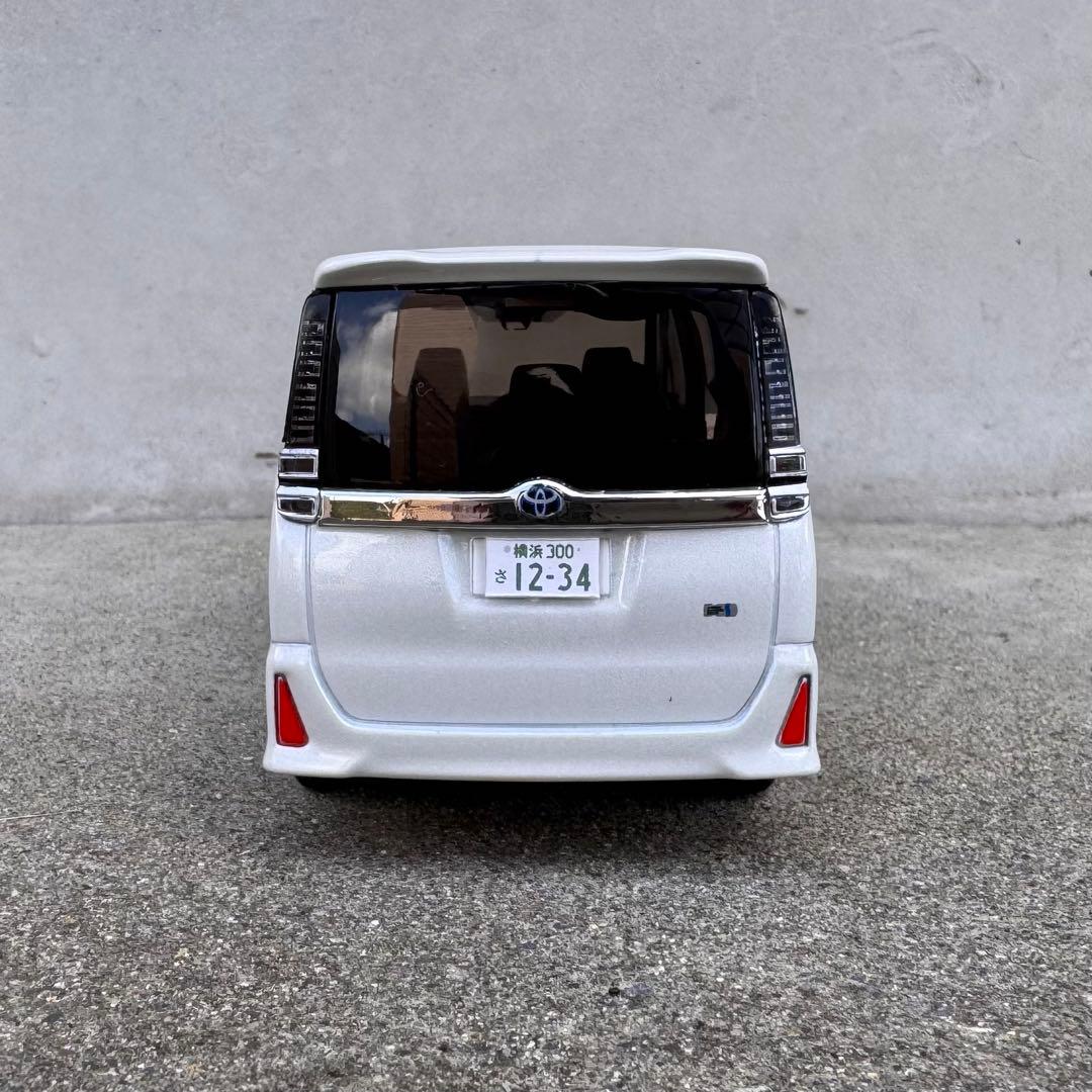 リンコデ様　1/30 トヨタ ヴォクシー カラーサンプル ミニカー
