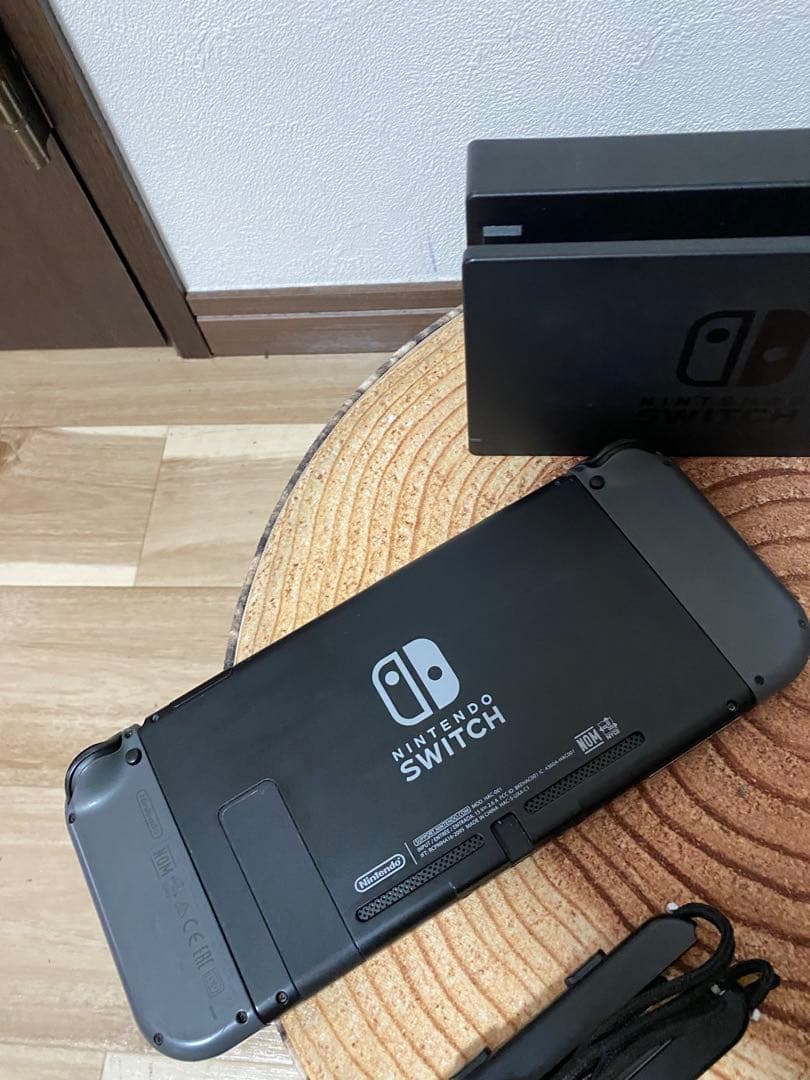 海外版　Nintendo Switch ニンテンドースイッチ本体　グレー　箱無し