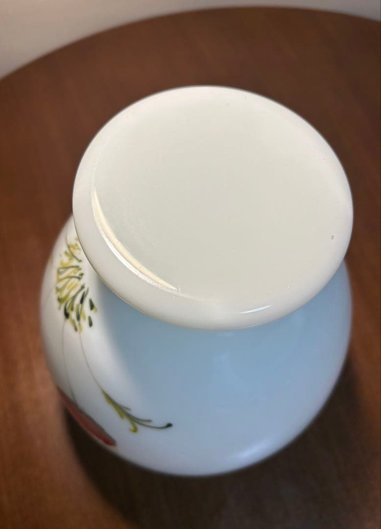 乳白ガラス 手描き花文 花瓶