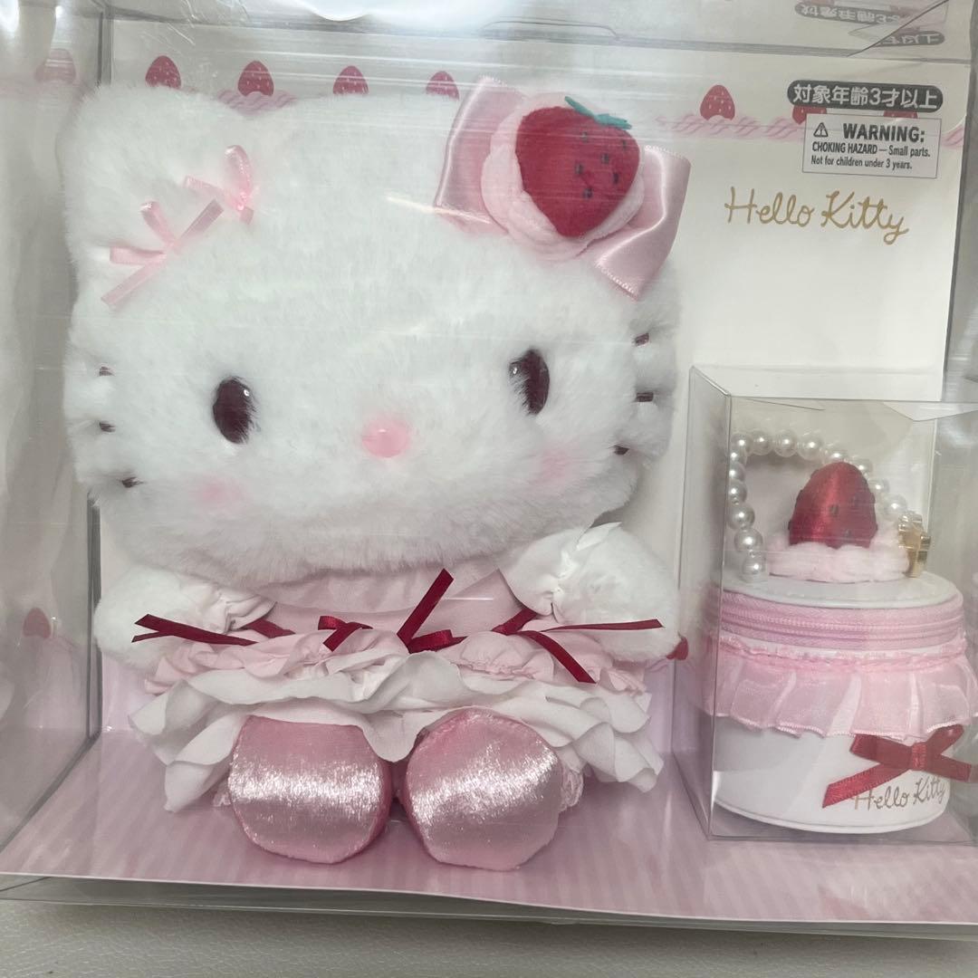 新品 サンリオいちごホイップケーキデザインシリーズ ぬいぐるみ ポーチセット