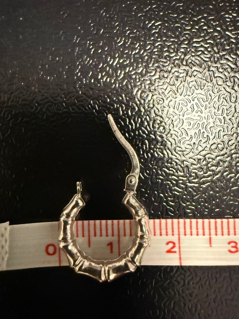 専用袋あり】K18 WG 750刻印 Italy ウノアエレ バンブーピアス - メルカリ