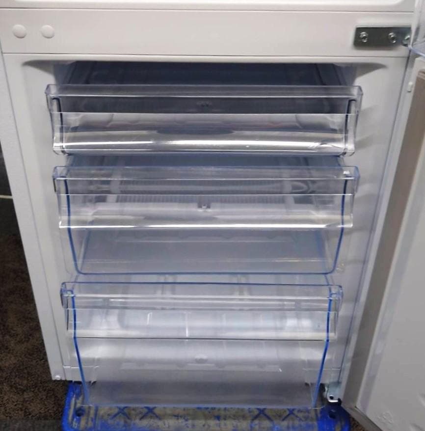 ★超美品　2025年製造！　Hisense 冷蔵庫 HR-D1701W　175ℓ