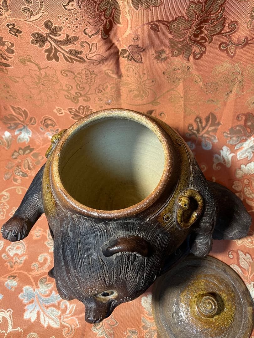 信楽焼　たぬきの置物　分福茶釜　タヌキ