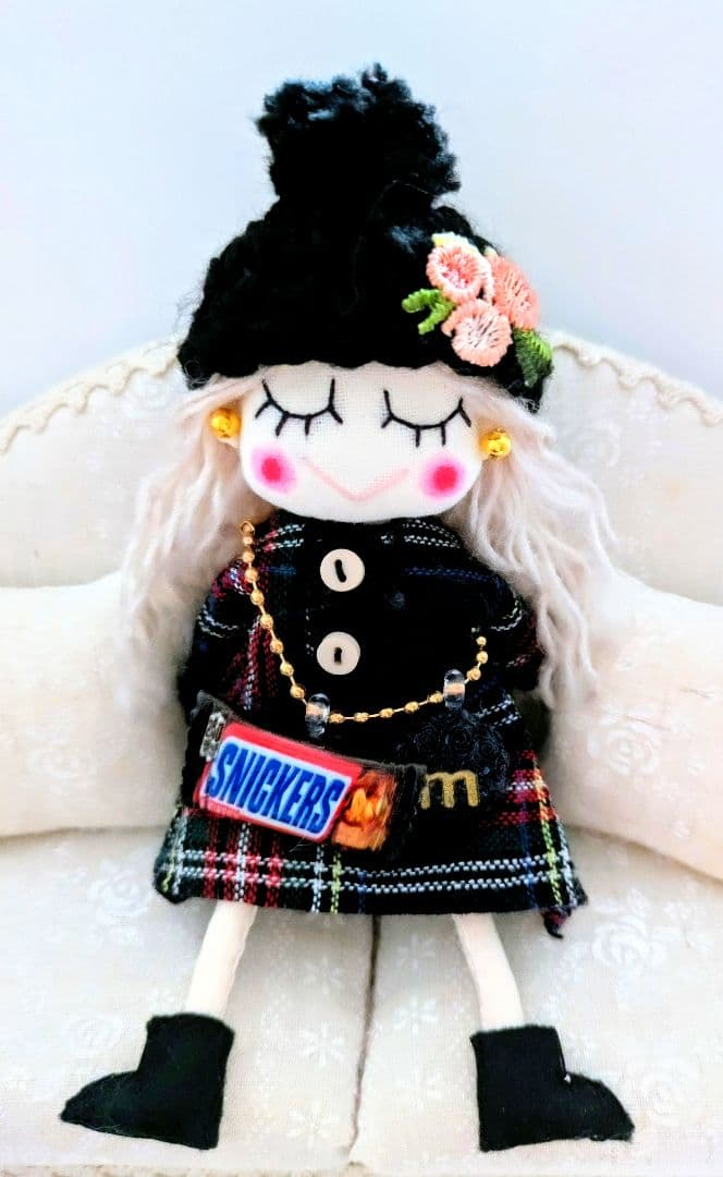 ハンドメイド ドールチャーム バッグチャーム お人形 - メルカリ