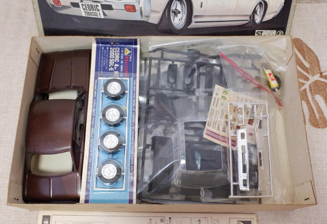 アオシマ 1/24 CEDRIC 4Dr HT 2000 SGL-E