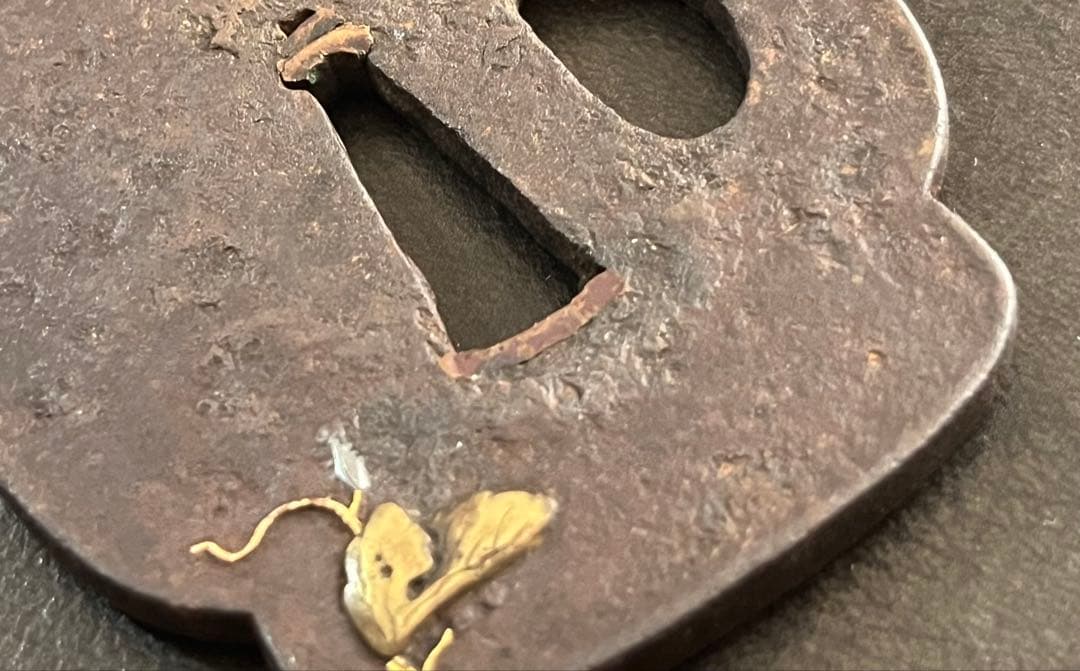 鍔　鉄地　桐象嵌　桐箱付き