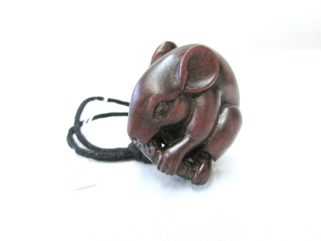 日本の美術工芸品！【根付 木製 リス ネズミ 木彫・W・提げ物 骨董古美術】