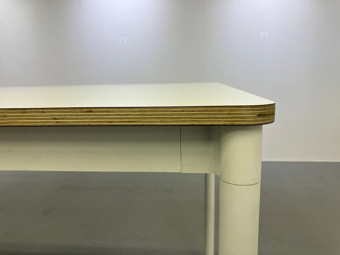 ダイニングテーブル Muuto Base Table