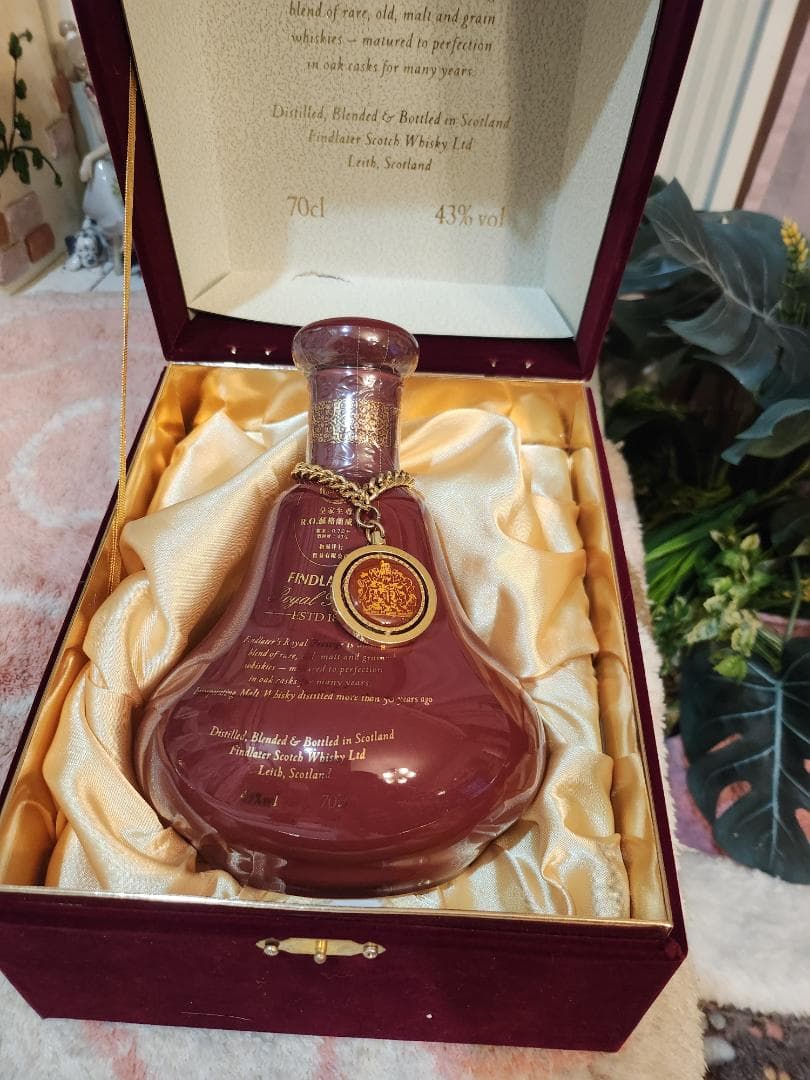 フィンドレイターズ、 ブレンダーウイスキー25年。赤陶器 オールド