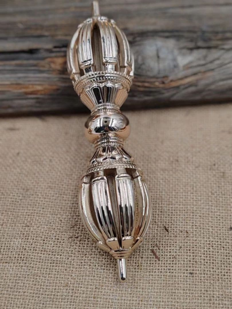 【修縁堂】寺院用仏具 法器 青銅 九鈷杵vajra19CM 修縁堂】寺院用仏具 法器 青銅 九鈷杵vajra19CM - メルカリ