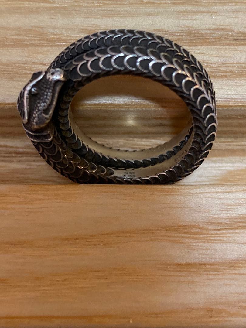 ハ*ク様 GUCCI 蛇モチーフ シルバーリング