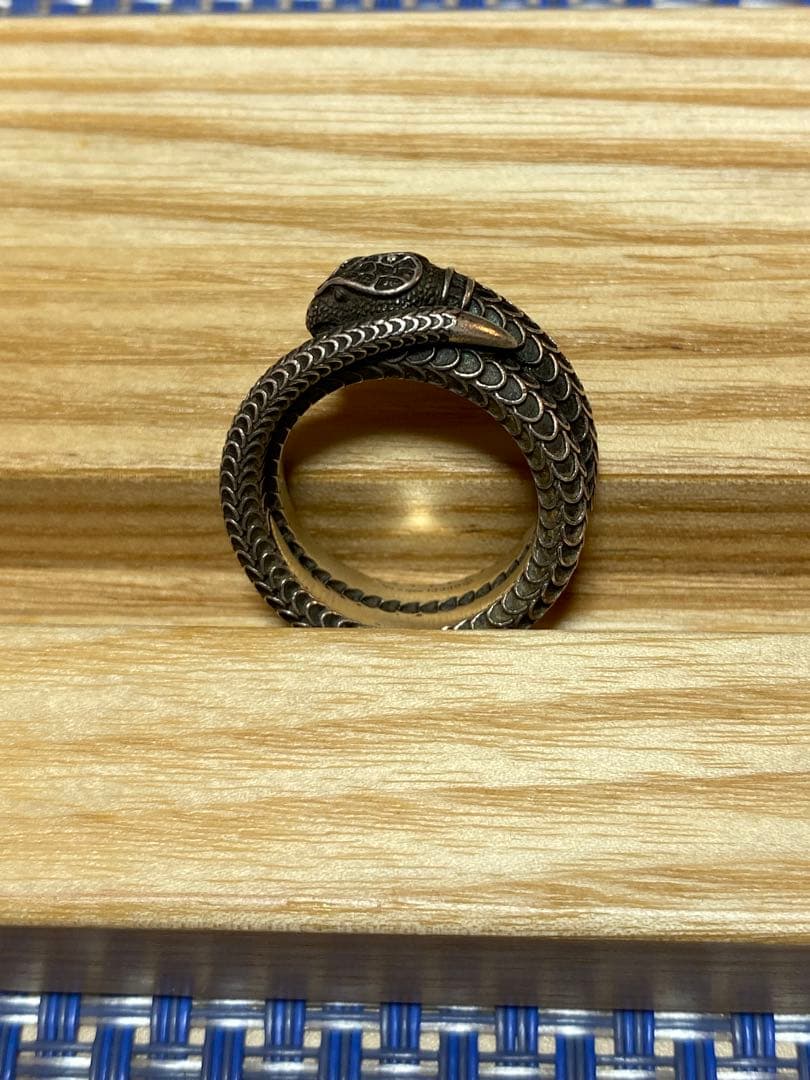 ハ*ク様 GUCCI 蛇モチーフ シルバーリング