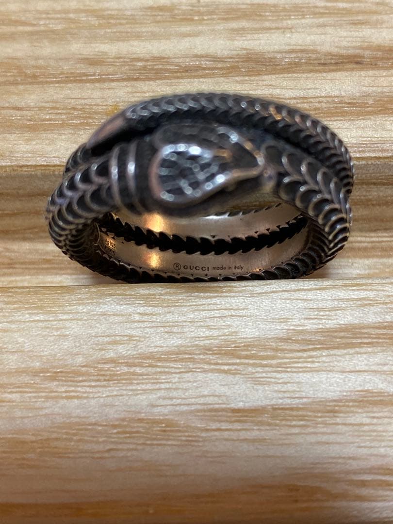 ハ*ク様 GUCCI 蛇モチーフ シルバーリング