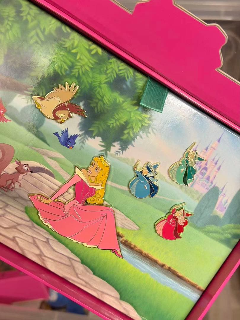 香港ディズニーランド正規品　眠り姫　ピンバッジセット　全てのディズニー限数400