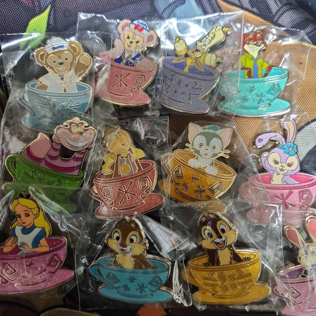 ディズニー ピンバッジ