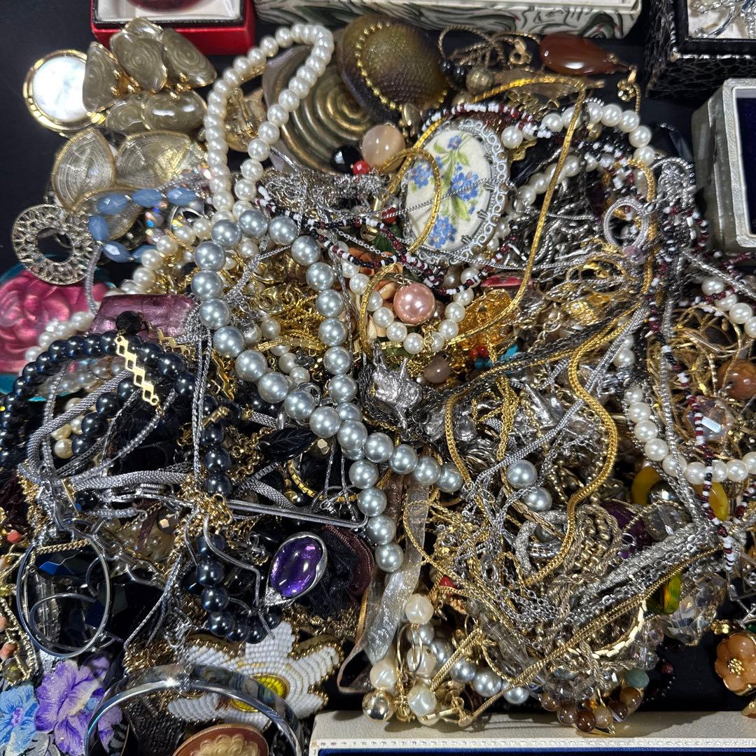 2950★レトロ　アクセサリーまとめ売り★大量★★整理品★遺品