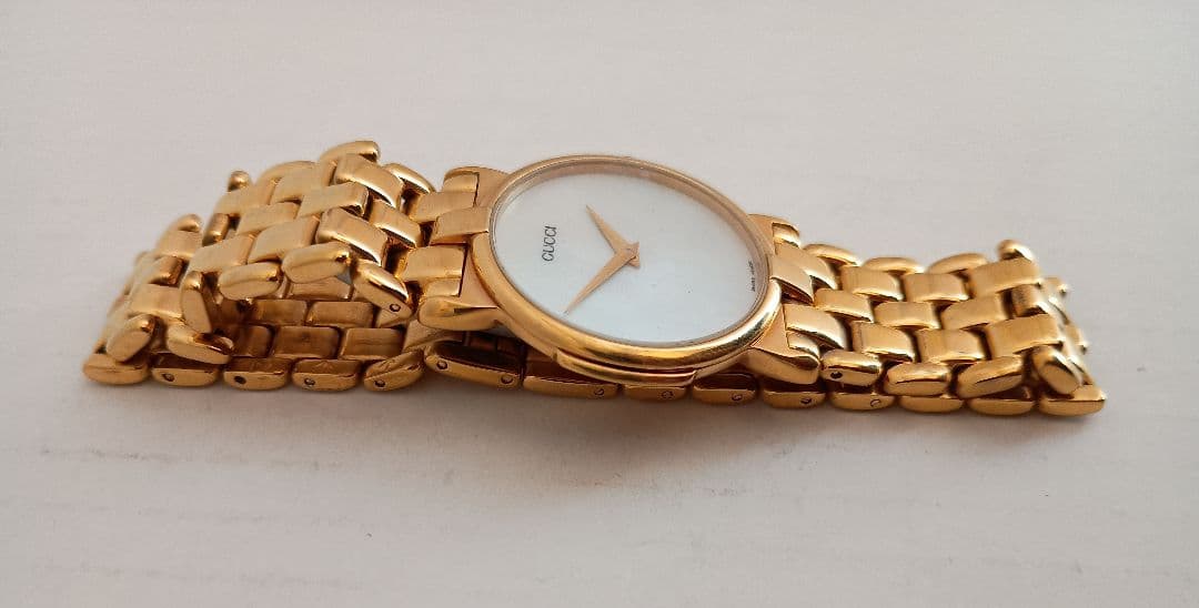 E*y様 GUCCI ゴールド アナログ腕時計