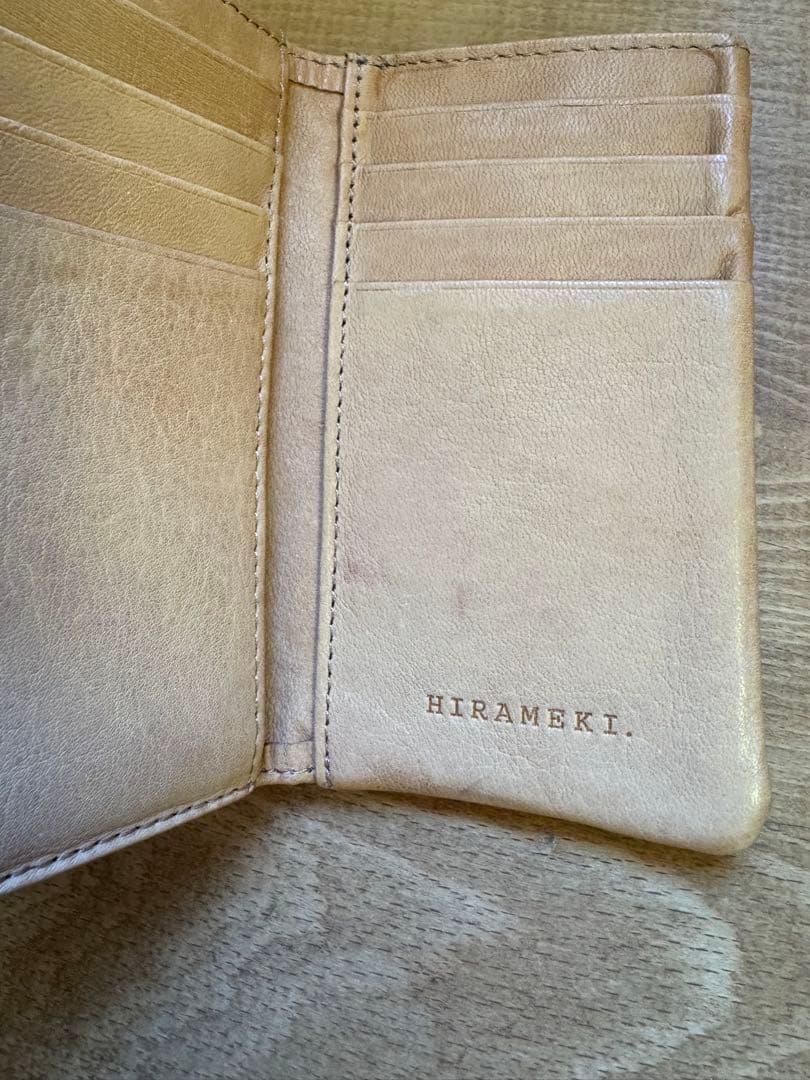 ヒラメキ　折り財布