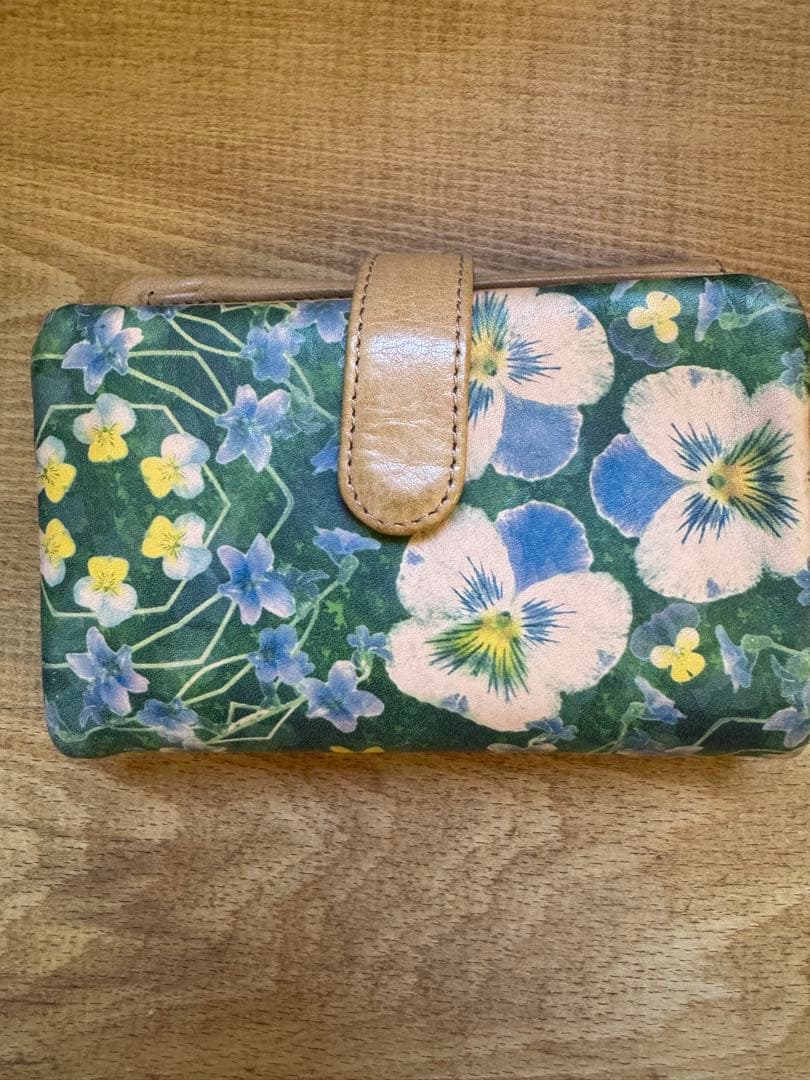 ヒラメキ　折り財布