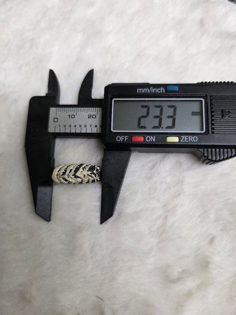 020蜻蛉玉 古いフェザー 黒と白のストライプ模様 ！