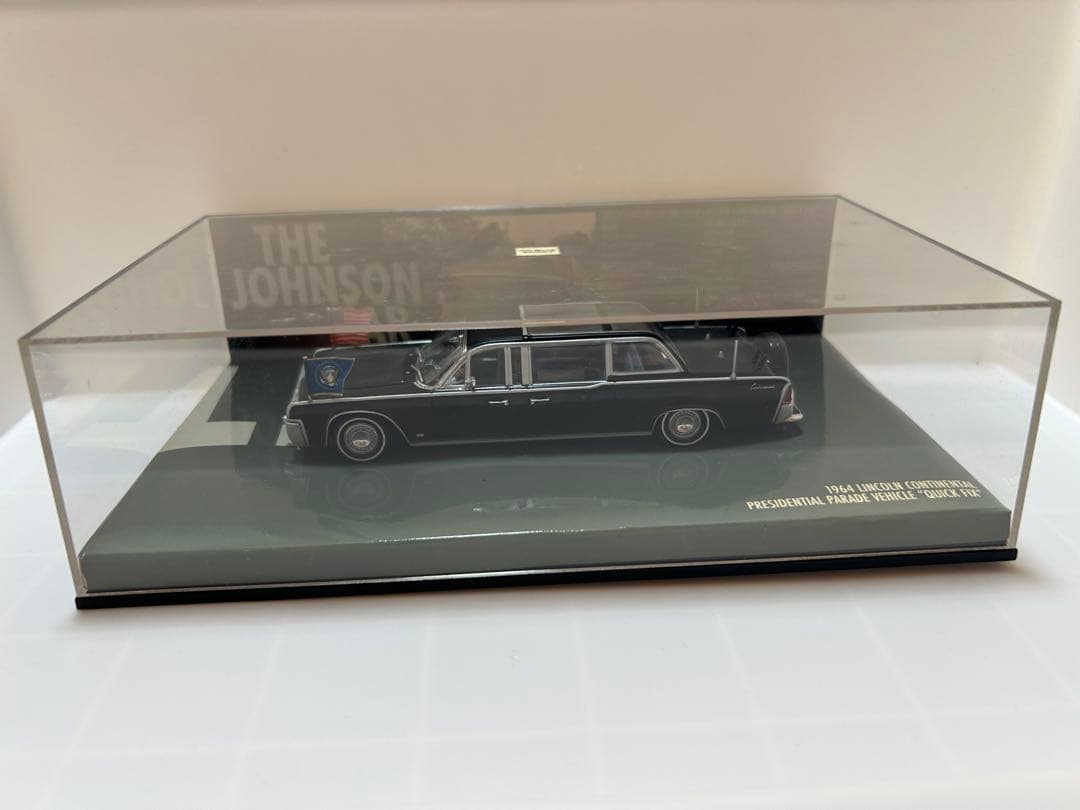 【ケース付き】リンカーン・コンチネンタル　1/43スケール　ミニカー